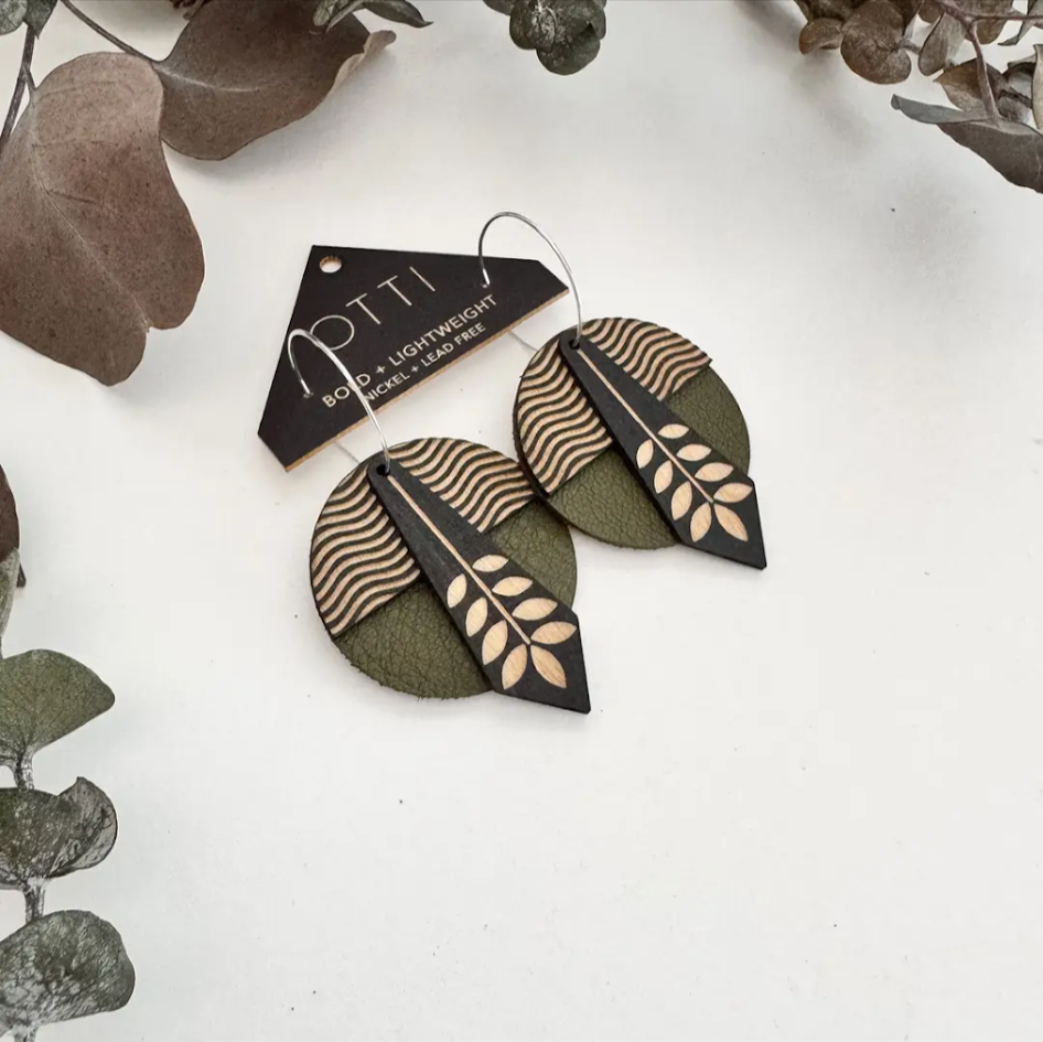 Otti Architectural lightweight leather-birch: Floral waves