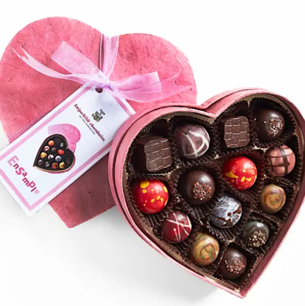 16pc heart ensample Knipschildt Chocolatier
