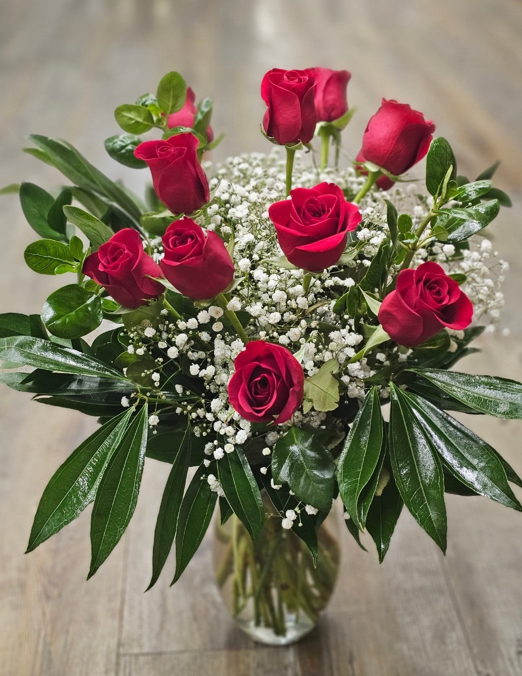 Classic dozen red roses