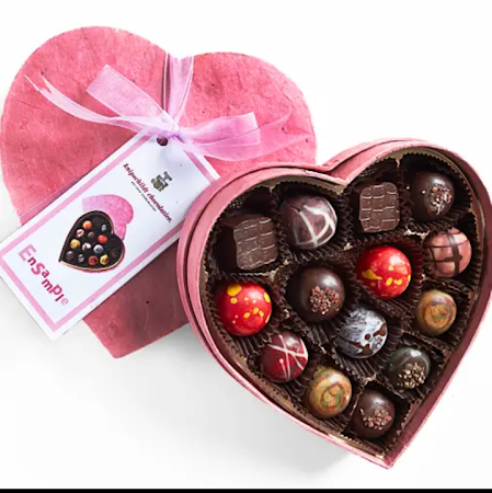16pc heart ensample Knipschildt Chocolatier