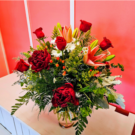 Custom Valentine's arrangement in Valentine's tone